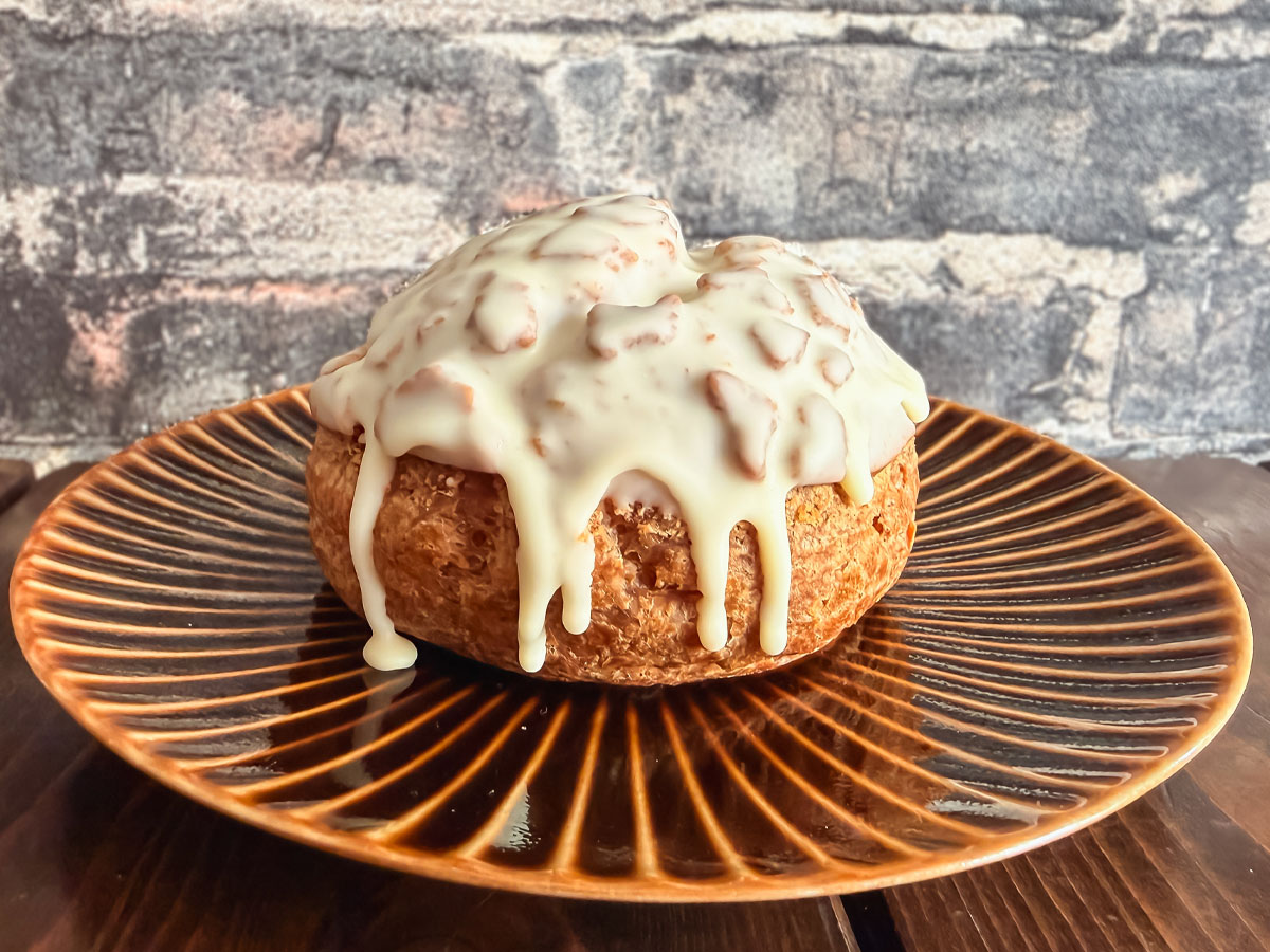 横濱元町霧笛楼のスイーツスタンド「MUTEKIRO」でシューシュプレーム(バニラショコラ)買ってみた/BASEGATE横浜関内