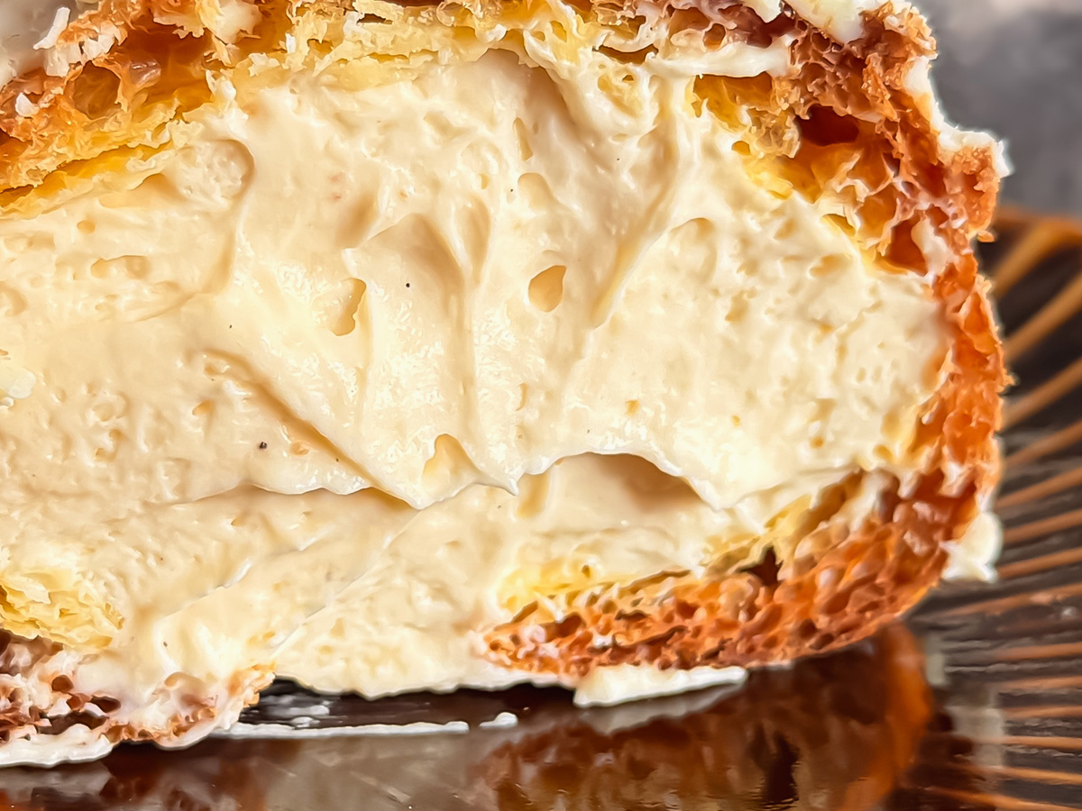 横濱元町霧笛楼のスイーツスタンド「MUTEKIRO」でシューシュプレーム(バニラショコラ)買ってみた/BASEGATE横浜関内