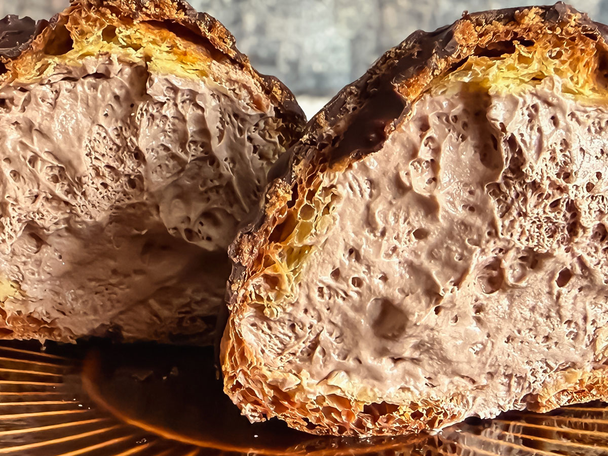 横濱元町霧笛楼のスイーツスタンド「MUTEKIRO」でシューシュプレーム(バニラショコラ)買ってみた/BASEGATE横浜関内