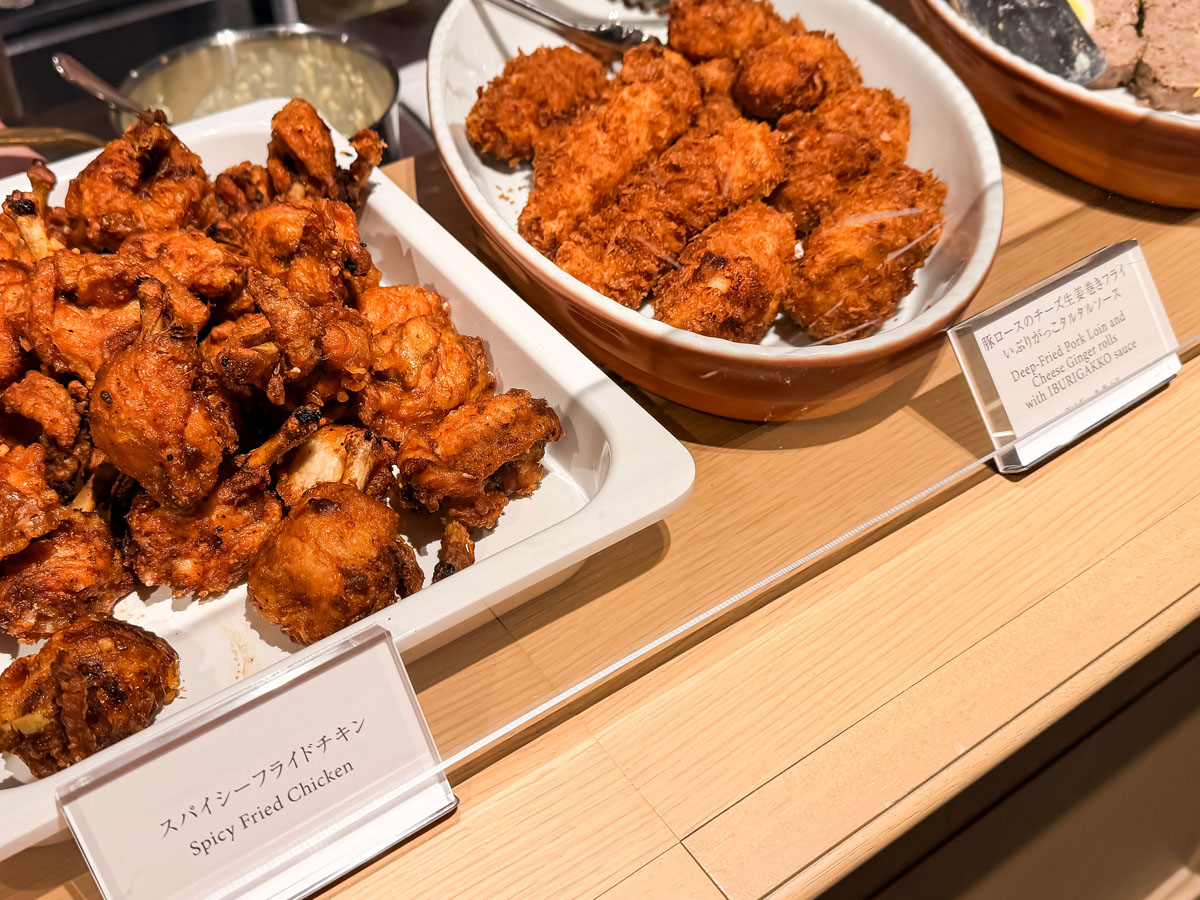 有隣堂が手掛けるダイニング「1909」で、デリとメインが選べるランチプレート食べたよ!/ベースゲート横浜関内