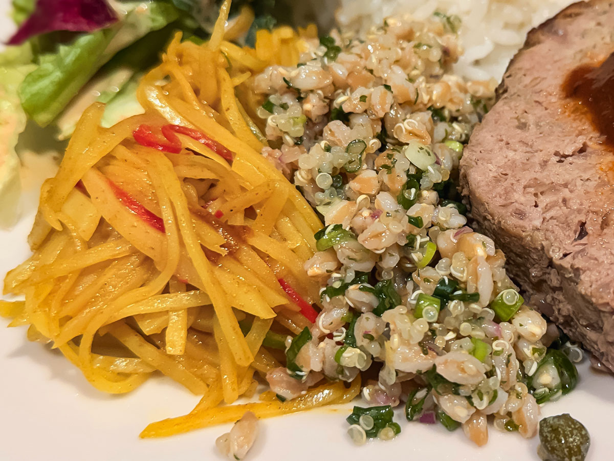 有隣堂が手掛けるダイニング「1909」で、デリとメインが選べるランチプレート食べたよ!/ベースゲート横浜関内