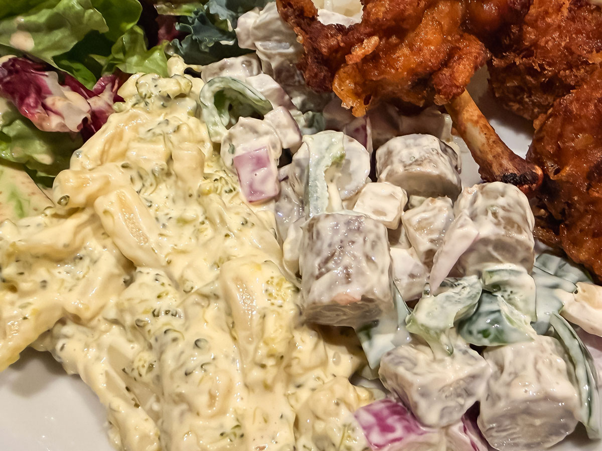 有隣堂が手掛けるダイニング「1909」で、デリとメインが選べるランチプレート食べたよ!/ベースゲート横浜関内