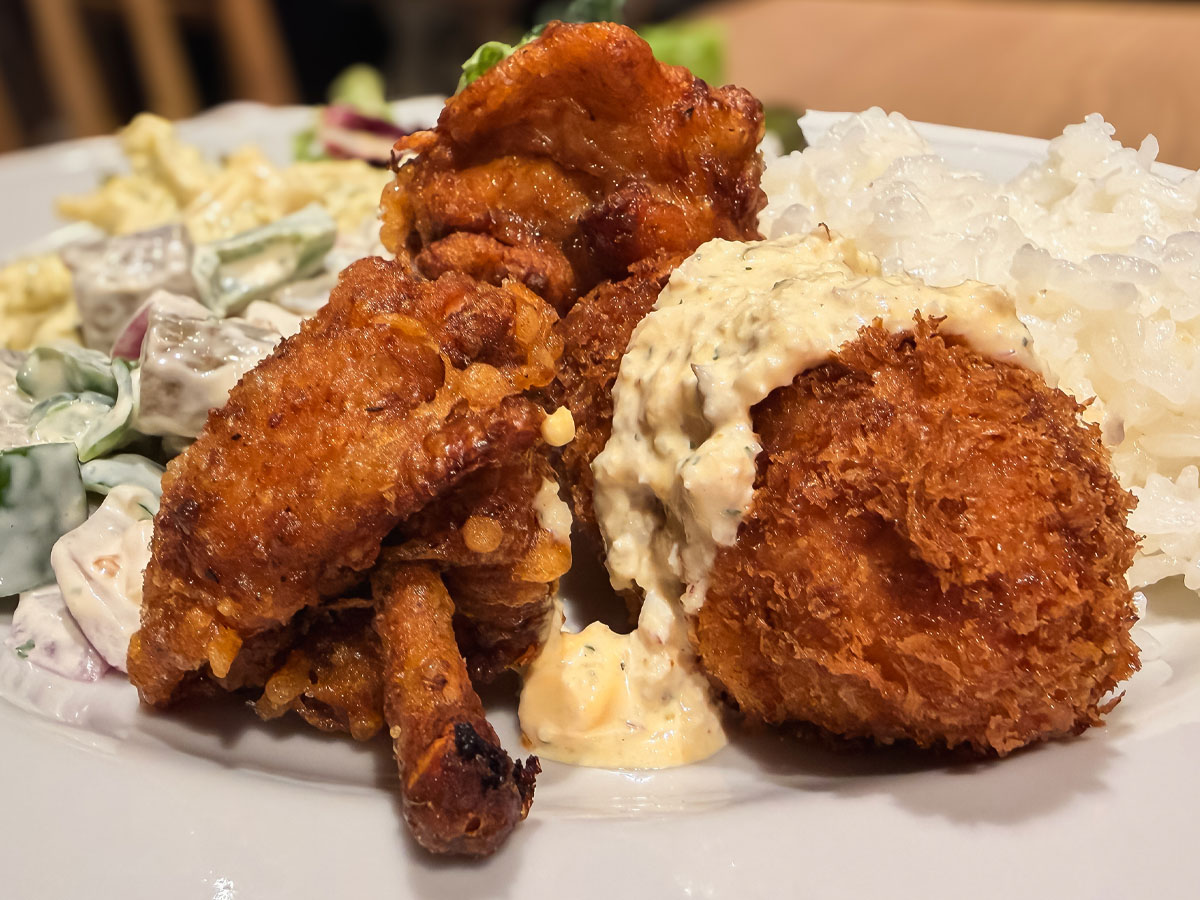 有隣堂が手掛けるダイニング「1909」で、デリとメインが選べるランチプレート食べたよ!/ベースゲート横浜関内