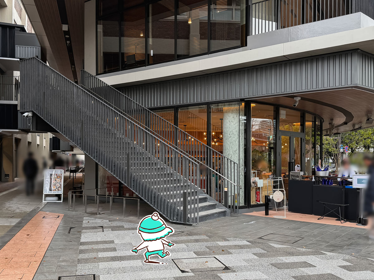 「The TRATTORIA SALVATORE CAFE」で朝食のベイサイドクラムチャウダー、クロワッサンベーコンエッグ食べた／ベースゲート横浜関内