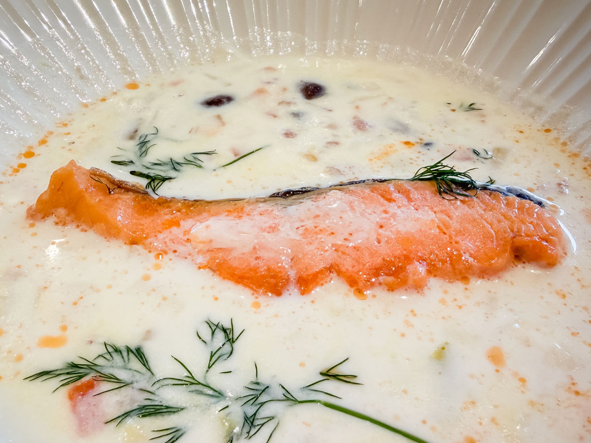 「The TRATTORIA SALVATORE CAFE」で朝食のベイサイドクラムチャウダー、クロワッサンベーコンエッグ食べた／ベースゲート横浜関内