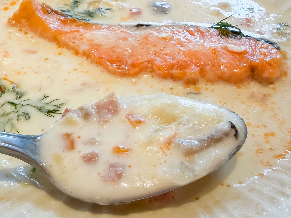 「The TRATTORIA SALVATORE CAFE」で朝食のベイサイドクラムチャウダー、クロワッサンベーコンエッグ食べた／ベースゲート横浜関内