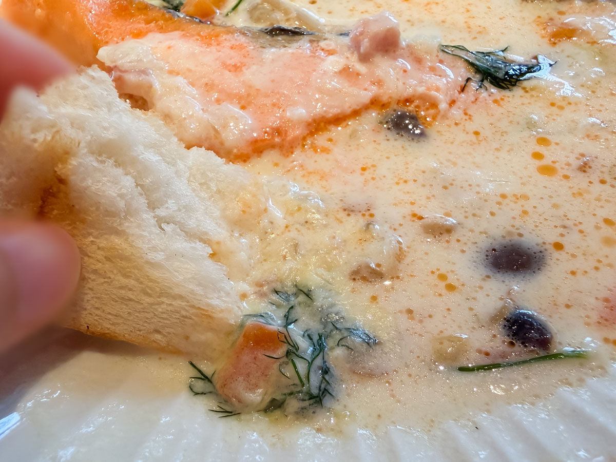 「The TRATTORIA SALVATORE CAFE」で朝食のベイサイドクラムチャウダー、クロワッサンベーコンエッグ食べた／ベースゲート横浜関内