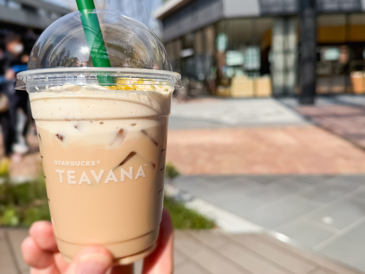 スタバのティーブランド「TEAVANA(ティバーナ)」でアールグレイ ハニーレモンムースティーラテ飲んだ／ベースゲート横浜関内